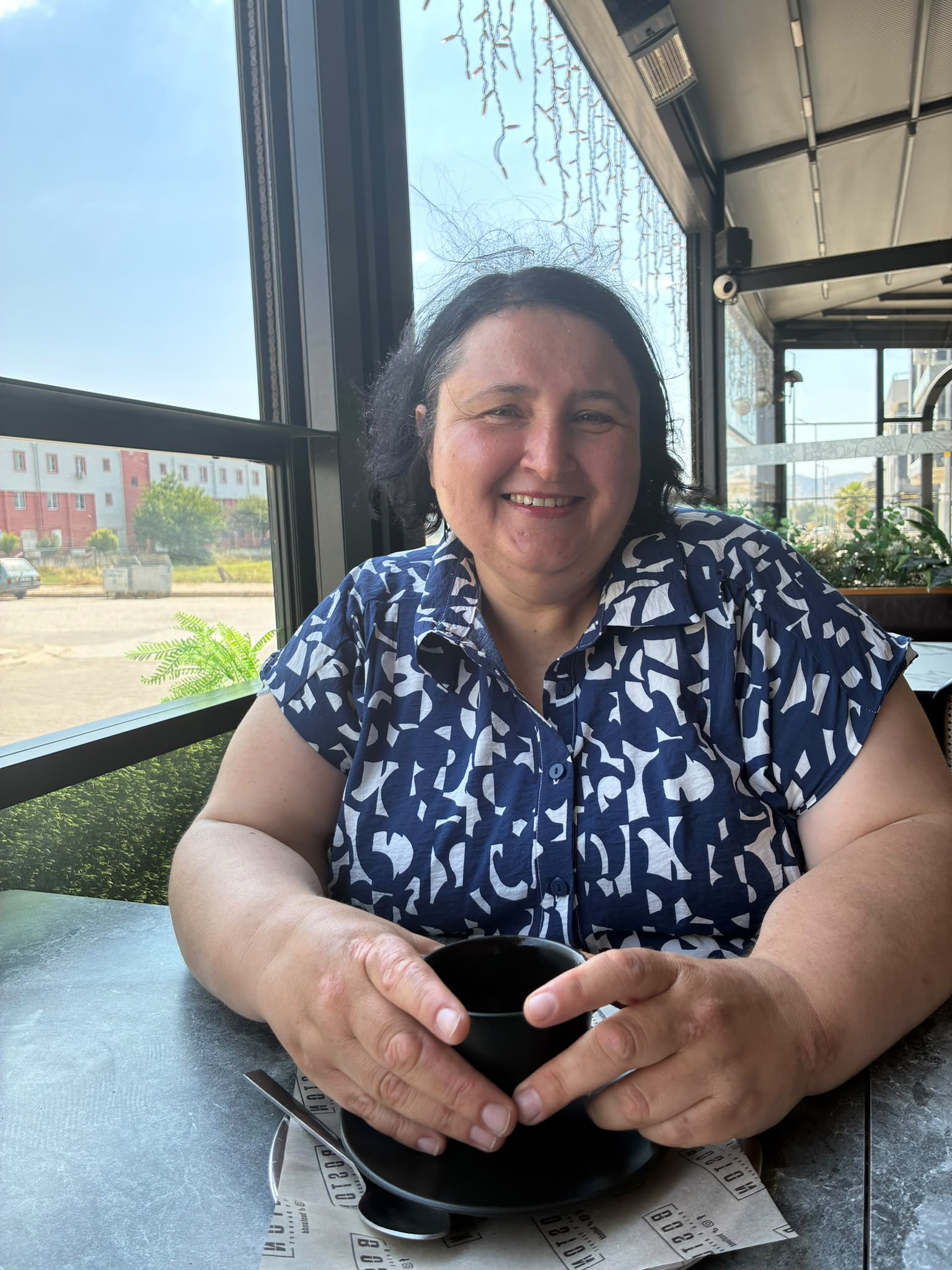 Ayfer Selci at a cafe, creator of Everything About Turkey